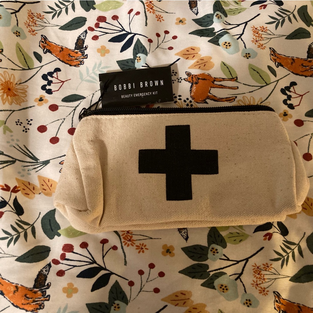 New small beauty pouch by Bobbi Brown. Perfect for smaller bags to go into. - Picture 2 of 5